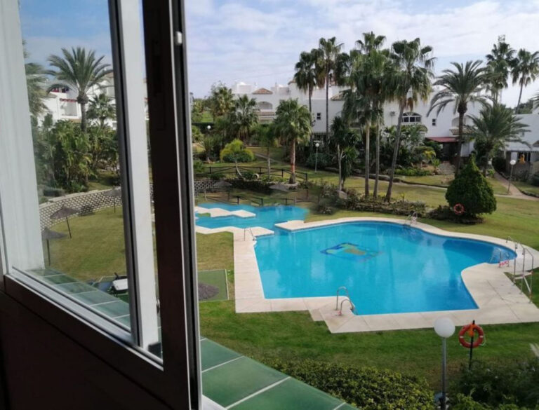 R4782400 | Townhouse in Estepona – € 735,000 – 5 beds, 4 baths