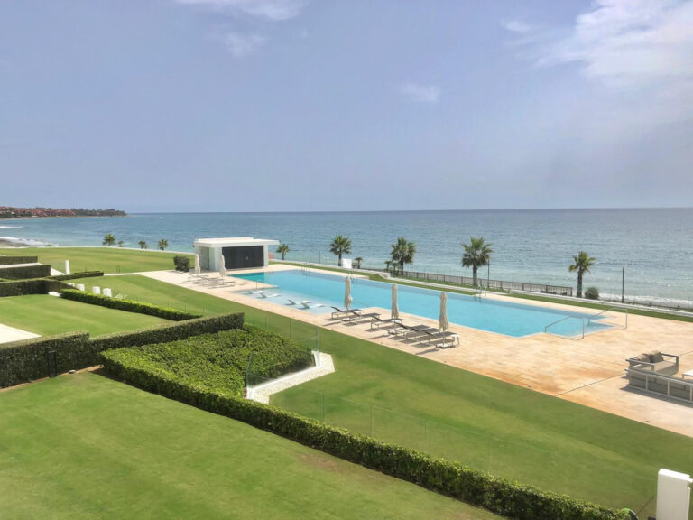 R4850233 | Middle Floor Apartment in Estepona – € 4,000,000 – 4 beds, 4.5 baths