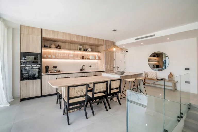 720-00002P | Ground Floor Duplex in Benahavis – € 690,000 – 3 beds, 2 baths