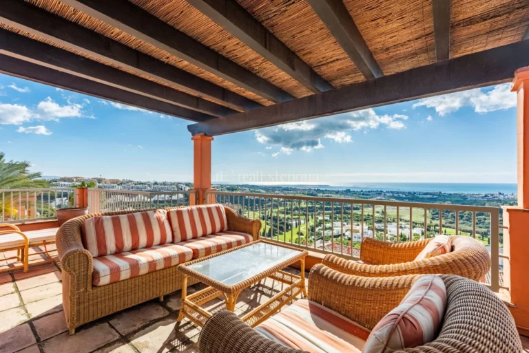 R4964188 | Penthouse in Benahavis – € 1,190,000 – 3 beds, 3 baths