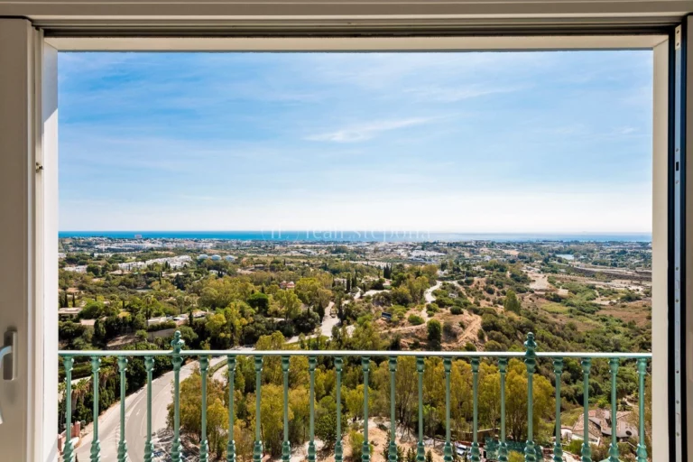 TMRA18226 | Penthouse in Benahavis – € 1,250,000 – 5 beds, 4 baths