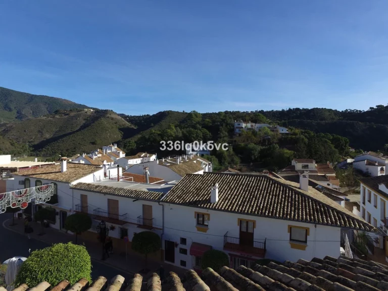 R4306633 | Duplex in Benahavís – € 550,000 – 5 beds, 3 baths
