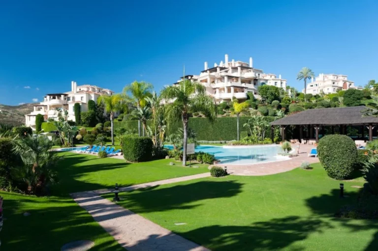 R5050267 | Middle Floor Apartment in Benahavís – € 620,000 – 2 beds, 2 baths