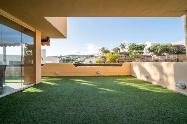 R5049574 | Ground Floor Apartment in Benahavís – € 450,000 – 2 beds, 2 baths