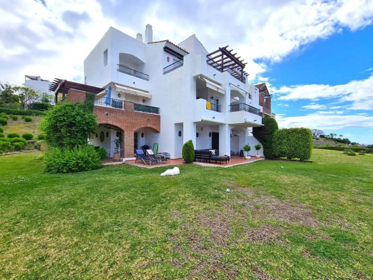 R5034646 | Ground Floor Apartment in Benahavís – € 675,000 – 3 beds, 2 baths