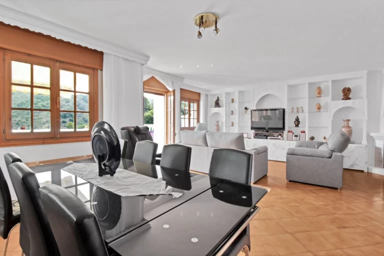 R5141773 | Duplex in Benahavís – € 395,000 – 5 beds, 4 baths