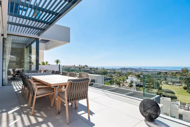 R4745185 | Penthouse Duplex in Benahavís – € 1,750,000 – 4 beds, 3 baths