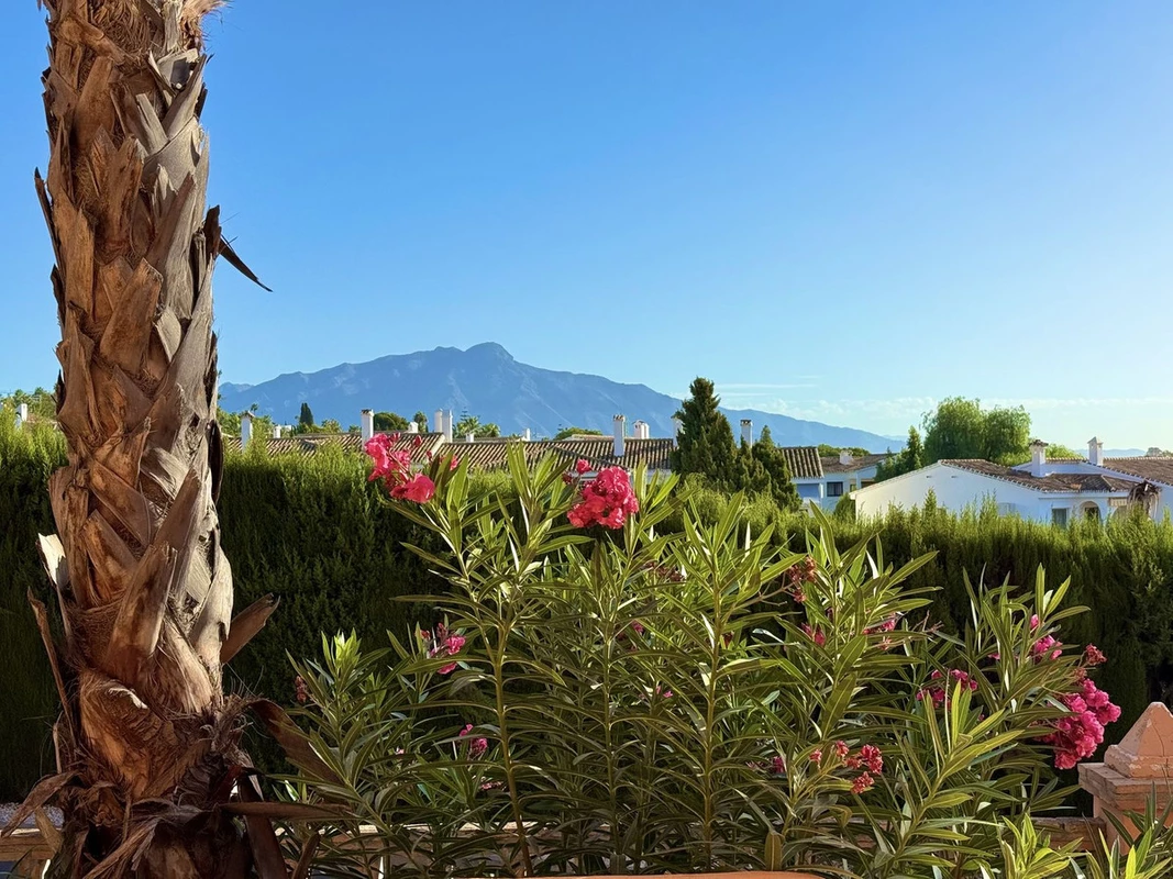 2-5bd7b9d04b45e33852eaf0ec6670150d